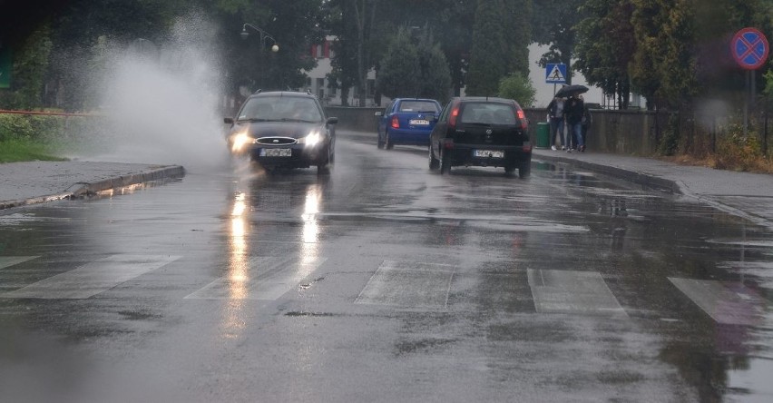 O taki zimny „prysznic” nietrudno na ulicy Wiśniowej we...