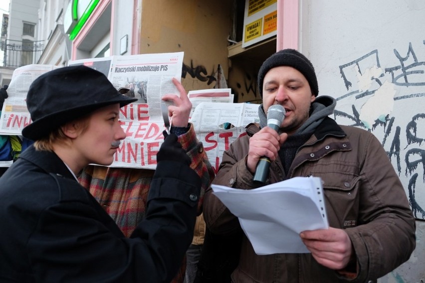 Happening anarchistów odbył się przed siedzibą PiS przy...