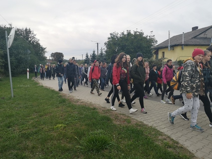 Mieszkańcy z gminy Rusinów szli w pielgrzymce do Sanktuarium Maryjnego w Studziannie