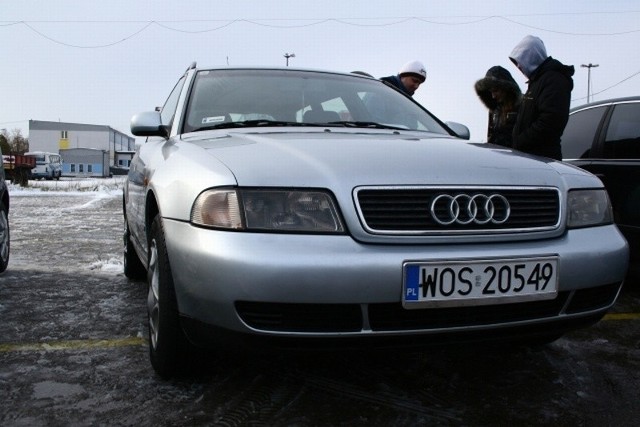 Audi A4, 1997 r., 1,9 TDI, ABS, centralny zamek, 2x airbag, klimatronic, 8 tys. 900 zł;