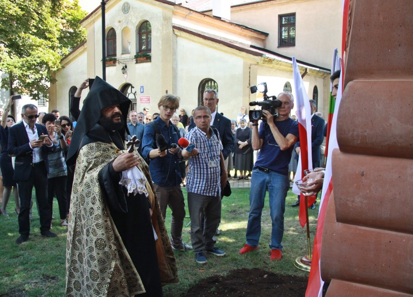 Ormiański dar dla Lublina. Chaczkar stanął na pl. Kochanowskiego (ZDJĘCIA i WIDEO)