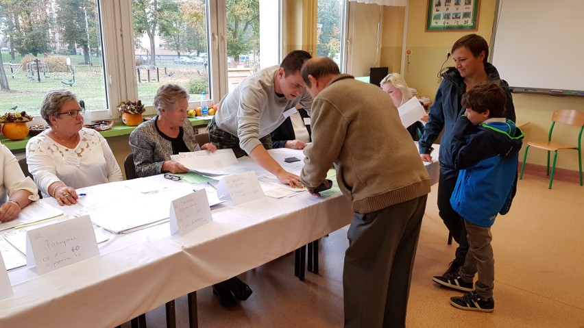 Wybory samorządowe 2018 Strzelce Opolskie. Mieszkańcy gminy głosują