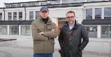 Piotr Zychowicz i Jacek Bartosiak ponownie odwiedzili Łomżę. Popularni eksperci spotkali się z mieszkańcami miasta i nagrali kolejny film 