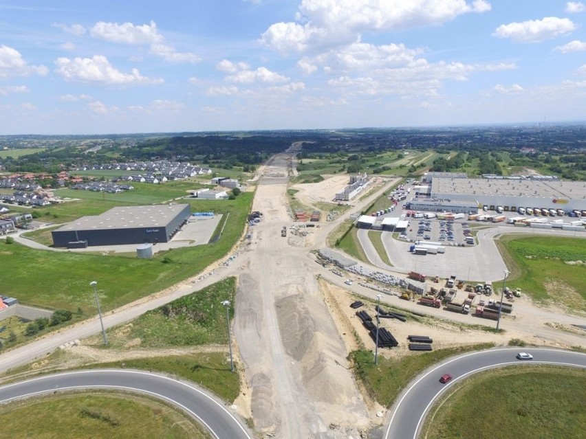 Kraków. Budowa północnej obwodnicy. Powstają jezdnie, tunele i wiadukty 25.07.2022