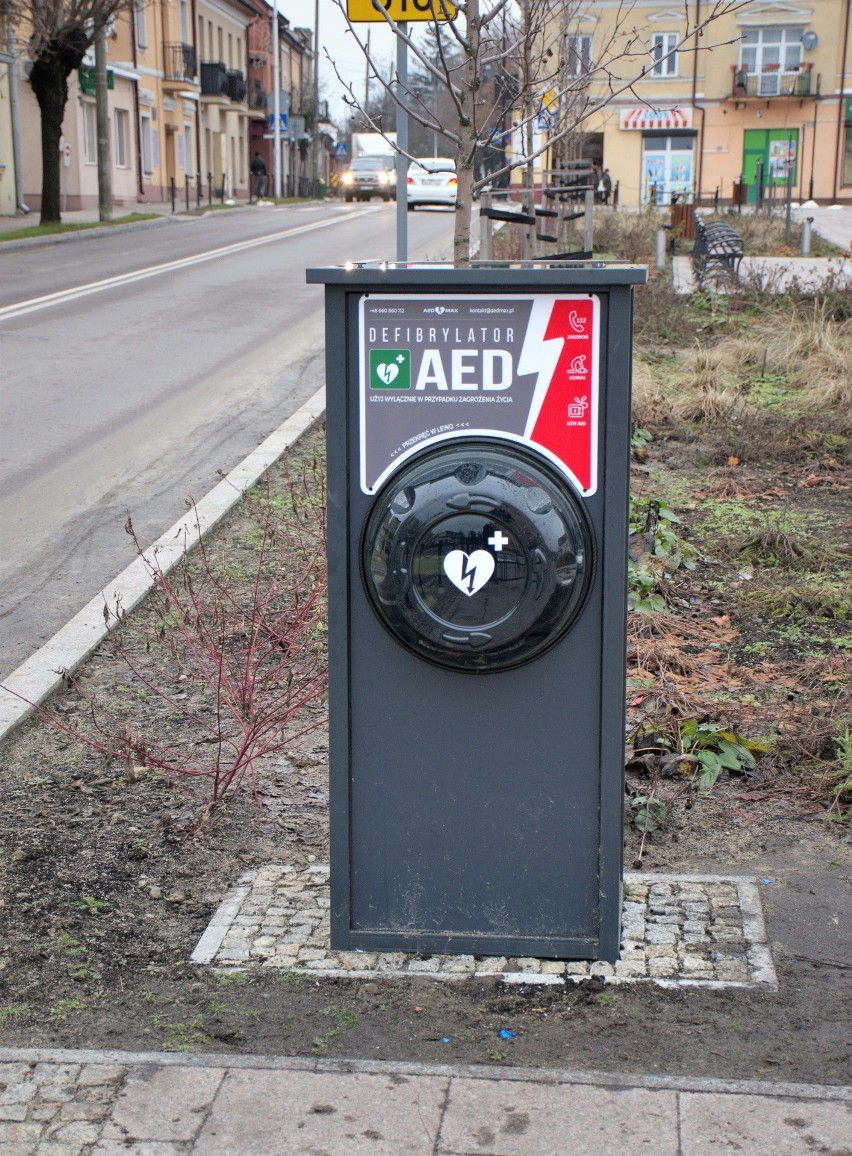 Urząd Miasta Włodawy zakupił defibrylatory, by niesienie...