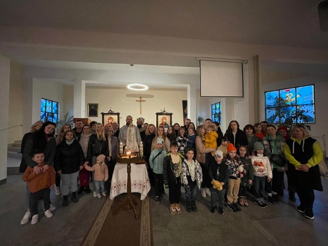 Za każdym razem spotkanie w parafii greckokatolickiej w Toruniu jest nie tylko okazja do wspólnej modlitwy w języku ukraińskim, ale i wsparcia. Tego przybysze z Ukrainy niezmiernie teraz potrzebują.