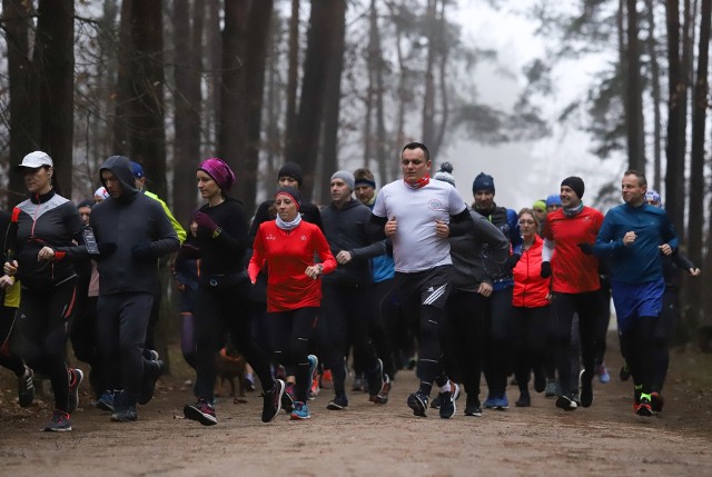 Tradycyjnie o godzinie 9 miłośnicy ruchu spotkali się przy ulicy Olimpijskiej w Toruniu, by w ramach Parkrunu pokonać dystans 5 kilometrów. Oto nasza fotorelacja z tej imprezy.