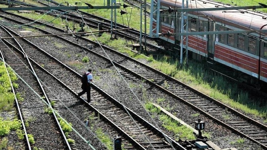 Śmiertelne potrącenie kobiety przez pociąg w...