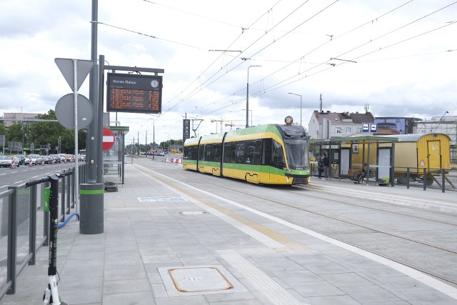 Tramwaje od poniedziałku już przejeżdżają przez remontowane rondo Rataje w Poznaniu.