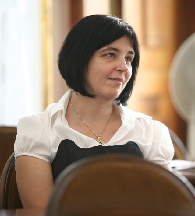 Zdaniem sądu Agnieszka Lisiecka - Kowalczyk nie powinna być radną, bo złamała prawo.