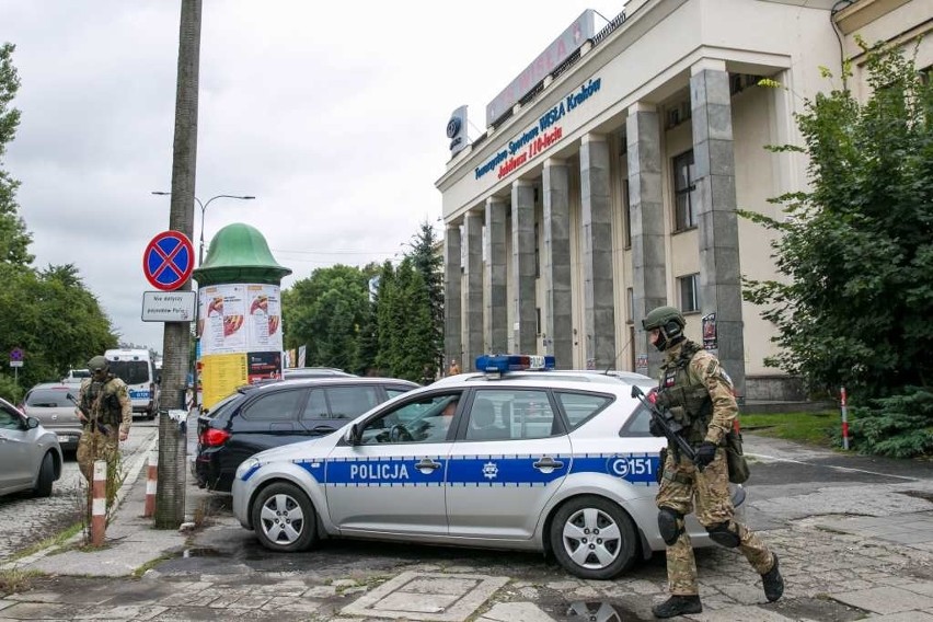 Policjanci, wchodząc na teren TS Wisły, szykowali się na...