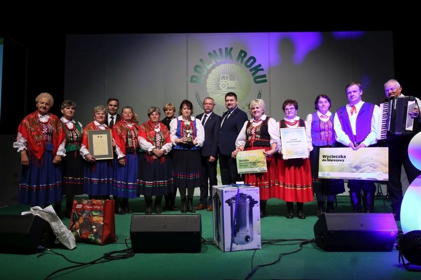 Laureaci z powiatu kieleckiego na gali Rolnik Roku 2018 w Kielcach. Tak odbierali laury i się bawili                                 