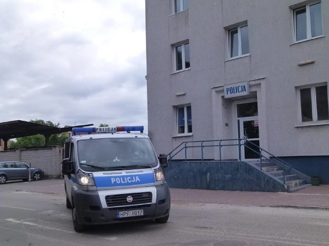 Nietrzeźwy kierowca tira zatrzymany przez łowicką policję. Wpadł przez ciężką nogę na gazie