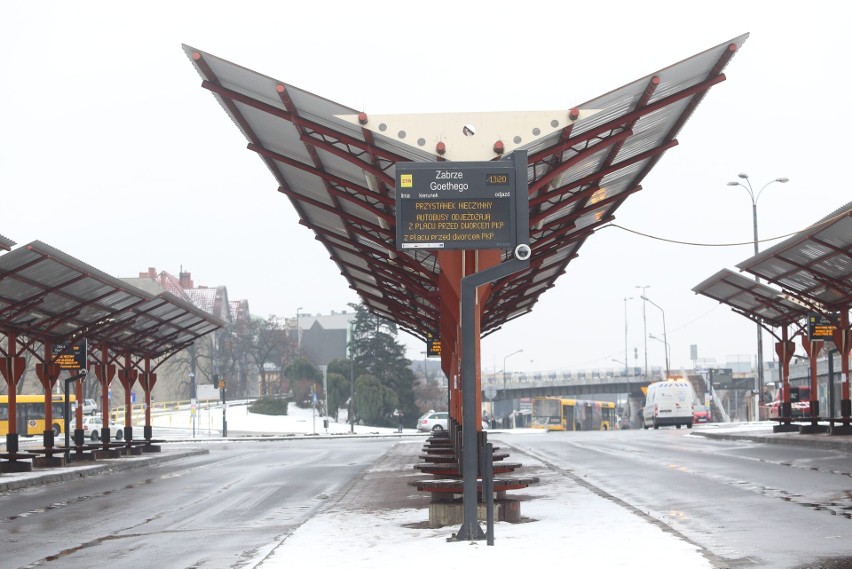 W Zabrzu zaczął działać tymczasowy dworzec autobusowy....