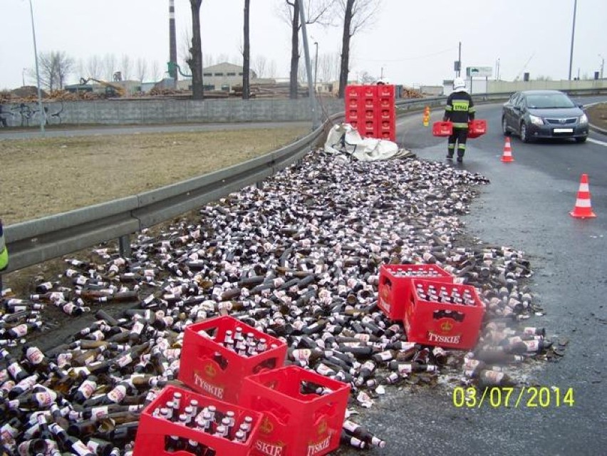 Gniezno: Kolizja ciężarówki z piwem