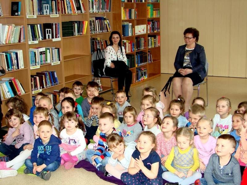 Danuta Dolecka czytała bajki w Bibliotece Pedagogicznej w Radomiu