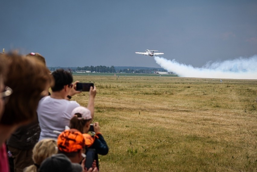 Rozpoczęły się pokazy lotnicze w Lesznie.