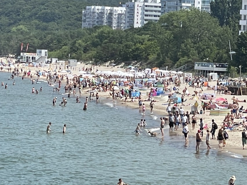 Pierwszy weekend wakacji w Międzyzdrojach za nami. Upał na plaży i masa ludzi [ZDJĘCIA]