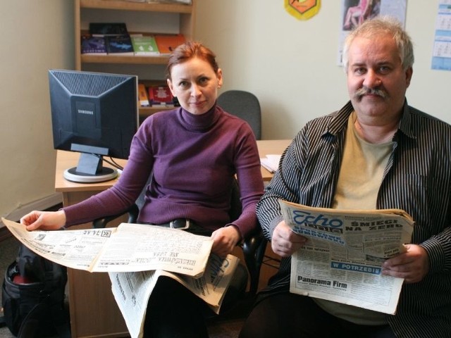 Z tarnobrzeską redakcją najdłużej związani są Monika Jajko i Piotr Szpak. Wczoraj sięgnęli po archiwalne wydania gazety.