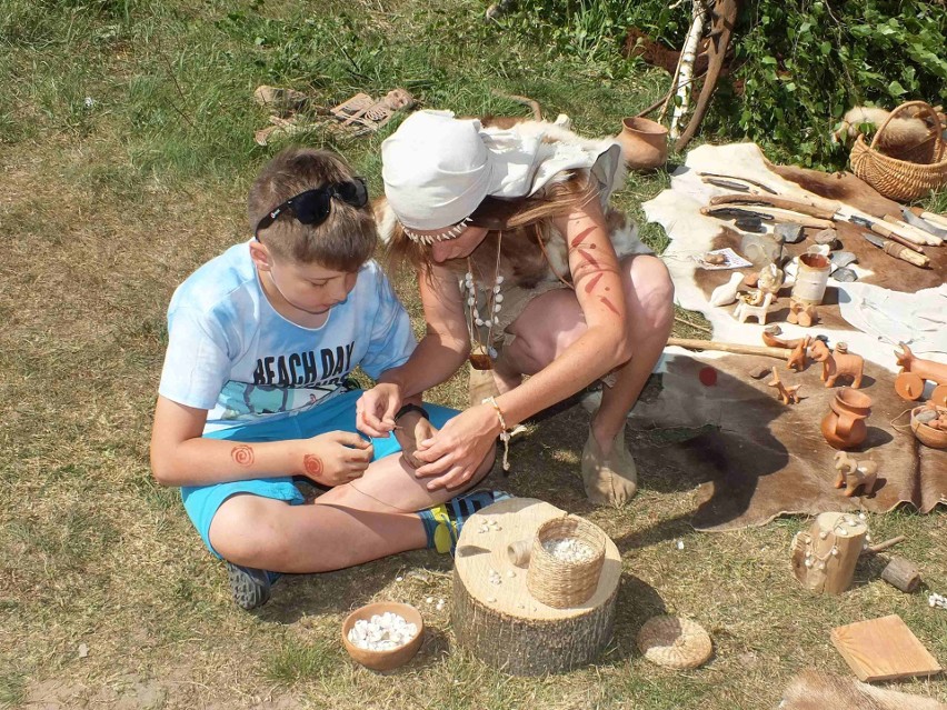 Neolityczne techniki prezentowane na Pikniku Archeologicznym...