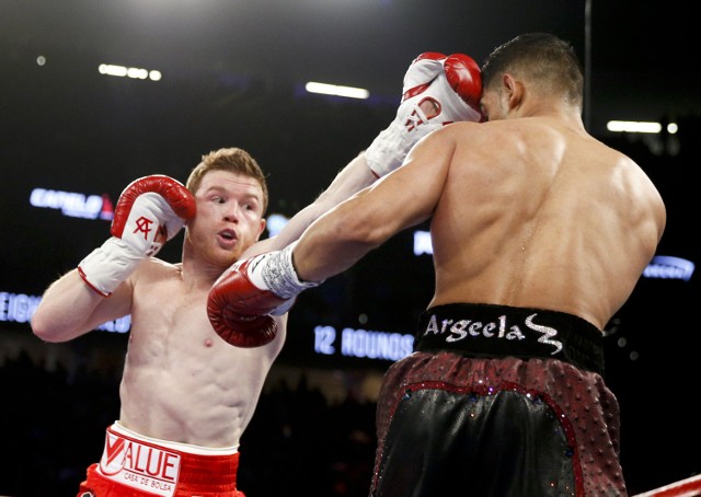 Canelo Alvarez "wyłączył światło" Khanowi w szóstej rundzie