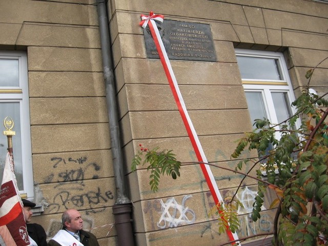 10 listopada 2006 roku na ścianie kamienicy przy ulicy Dowkontta, w której mieszkał Kazimierz Ołdakowski wmurowano pamiątkową tablicę.
