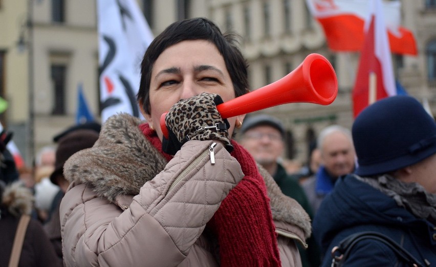 Komitet Obrony Demokracji manifestował w Lublinie. "Beata opublikuj!" [ZDJĘCIA, WIDEO]