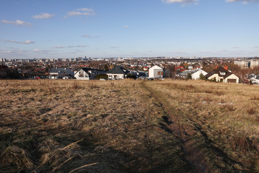 Na wzniesieniu nad ulicą Spacerową w Rzeszowie powstaną rezydencje [ZDJĘCIA]