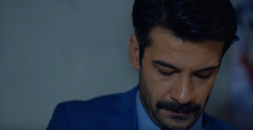 "Wieczna miłość" odcinek 157. Matka Zeynep odkrywa, że jej córka ma romans z Emirem! Kemal i Asu biorą ślub! [STRESZCZENIE ODCINKA]