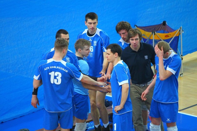 Trener AZS UAM, Damian Lisiecki i jego podopieczni w środowym turnieju przećwiczą niektóre elementy gry przed decydującą fazą rozgrywek w II lidze
