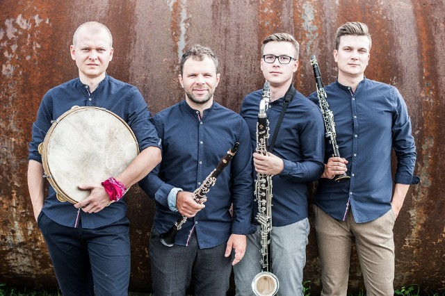 Swoje umiejętności zaprezentują muzycy „Dance of fire quartet”. To kwartet klarnetowy nieprzerwanie poszukujący nowych brzmień, stale powiększający swój repertuar. Są laureatami 20. International Jewish Music Festival w Amsterdamie oraz konkursu Muzyki Folkowej Polskiego Radia - Nowa Tradycja.