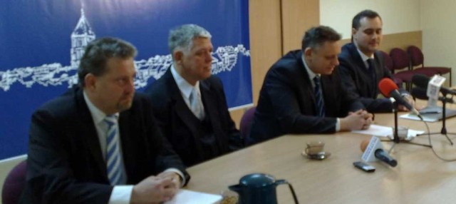 Prezydent Koszalina i jego zastępcy w komplecie - (od lewej) Przemysław Krzyżanowski, Andrzej Kierzek, Piotr Jedliński i Adam Szałek.