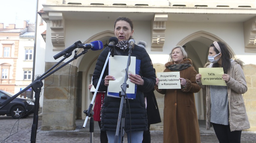 Pod hasłem "Tata przy porodzie" na Rynku w Rzeszowie odbyła...