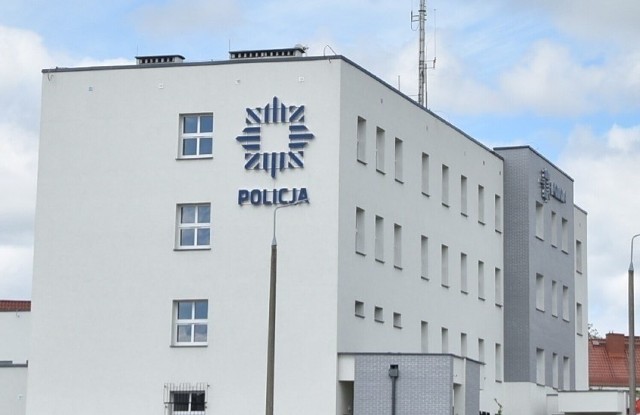 Malborska policja opublikowała wizerunki osób w związku z postępowaniami, które prowadzi po kradzieżach w Biedronce przy ul. Głównej w Malborku.