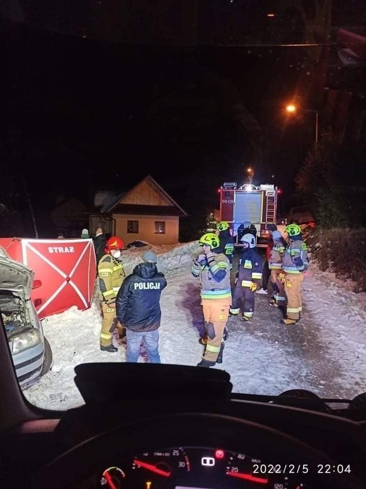 Pożar samochodu w Bukowsku. Na tylnym siedzeniu volkswagena znaleziono zwęglone zwłoki mężczyzny
