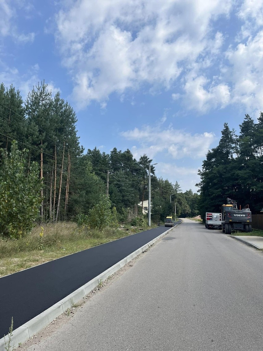 Przebudowa drogi Sucha - Stawiszyn. Powstaje ścieżka rowerowa. Zobaczcie zdjęcia