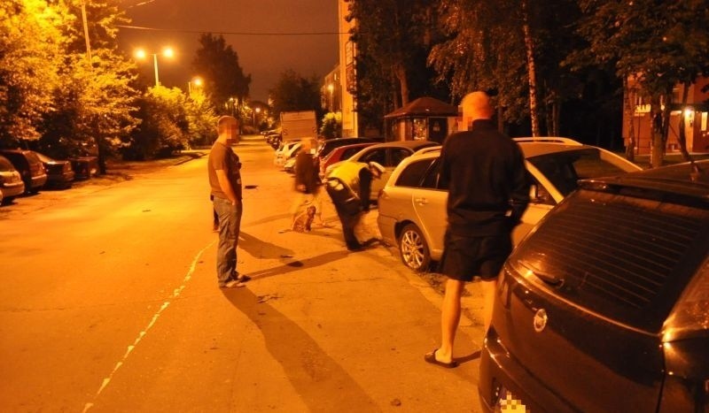 Szaleńczy rajd po Widzewie - uszkodzone samochody, sprawca wziąż nieuchwytny dla policji [zdjęcia]