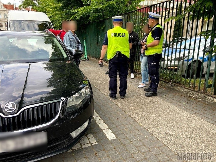 Opole. Policjanci wyjaśniają przyczyny kolizji hulajnogi z samochodowymi drzwiami na ul. Kołłątaja 