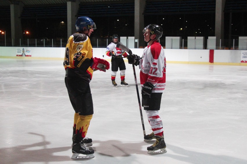 Gra w filmie i na scenie oraz w hokeja. Kielecki aktor Wojciech Niemczyk łączy swoje dwie życiowe pasje. Zobaczcie zdjęcia i film