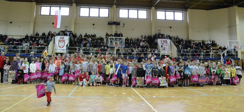 Prawie tysiąc dzieci na Mikołajkach ze Ślęzą i innymi wrocławskimi klubami