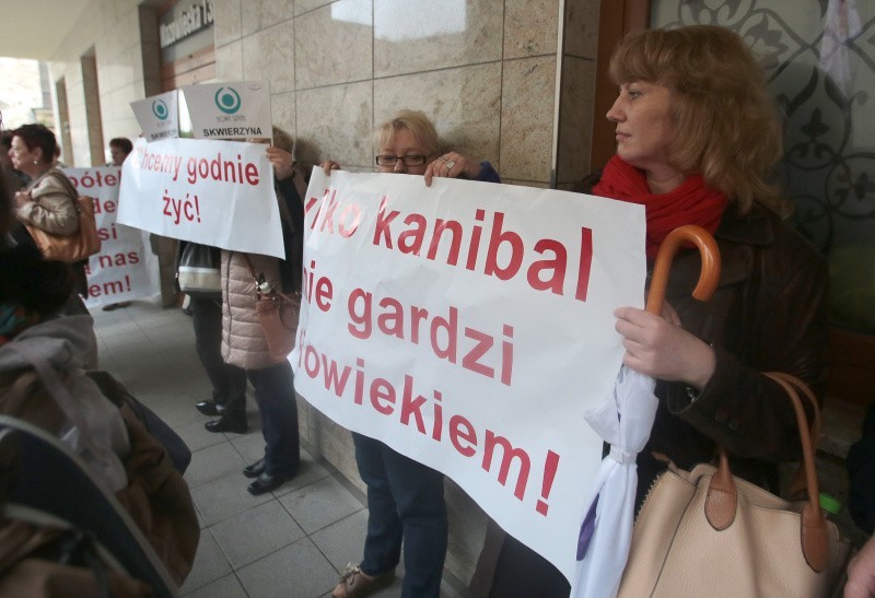 Protest pracowników Nowego Szpitala. Ludzie pojechali do Szczecina (zdjęcia)