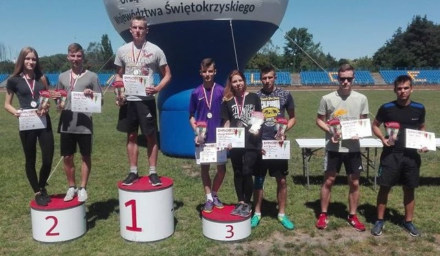 Uczniowie Zespołu Szkół Ponadgimnazjalnych numer 2 odnieśli wielki sukces podczas biegów masowych rozegranych w Kielcach.