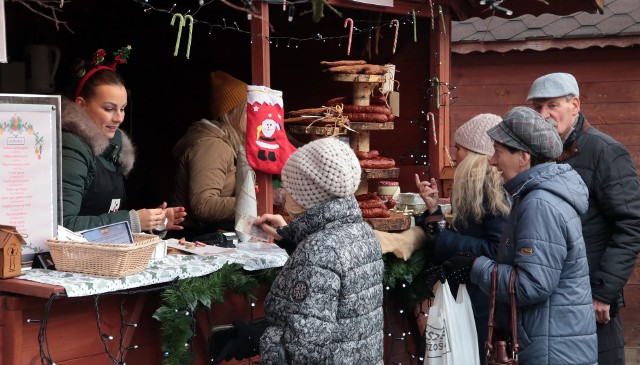 Stragany ze swojskim  jadłem, rękodziełem świątecznym i inne są na Jarmarku św. Mikołaja w Grudziądzu. Ponadto  darmowa karuzela, gadający renifer Leonard, chatka św. Mikołaja.