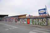 Wulgarne graffiti na murze klubu Wawel [ZDJĘCIA]
