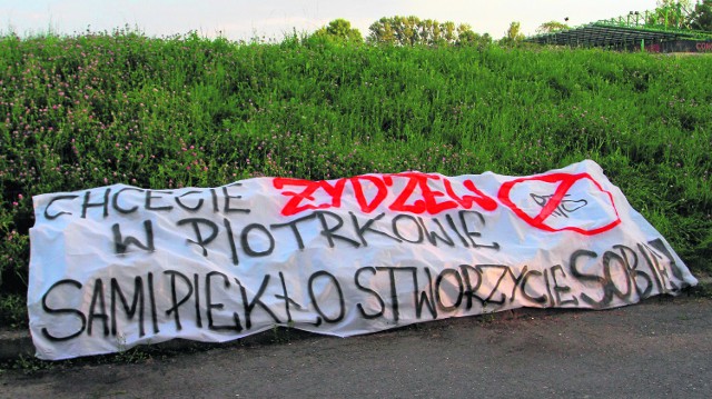 Baner takiej treści pojawił się na ogrodzeniu od strony ulicy Żwirki. Został od razu usunięty