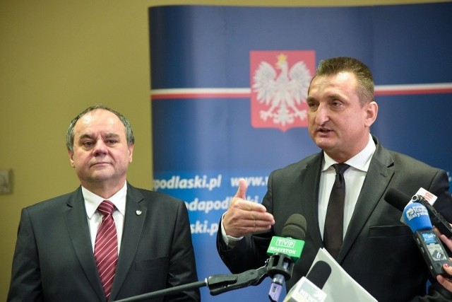 Od lewej stoją Andrzej Meyer i Wojciech Dzierzgowski