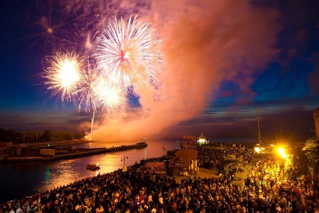 Podczas dwudniowego festiwalu pokazy sztucznych ogni zobaczymy tylko w sobotni wieczór. W piątek, po raz pierwszy w historii imprezy, zobaczymy pokazy laserowe.