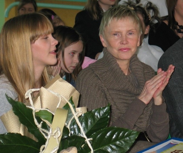 Ewa Błaszczyk razem ze swoją córką Marysią były dziś w Głogowie, w SP 12.