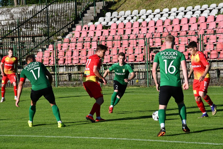 W meczu Hummel 4 ligi Korona II Kielce pokonała Pogoń Staszów 2:1 i fetowała awans do trzeciej ligi. Zobaczcie zdjęcia