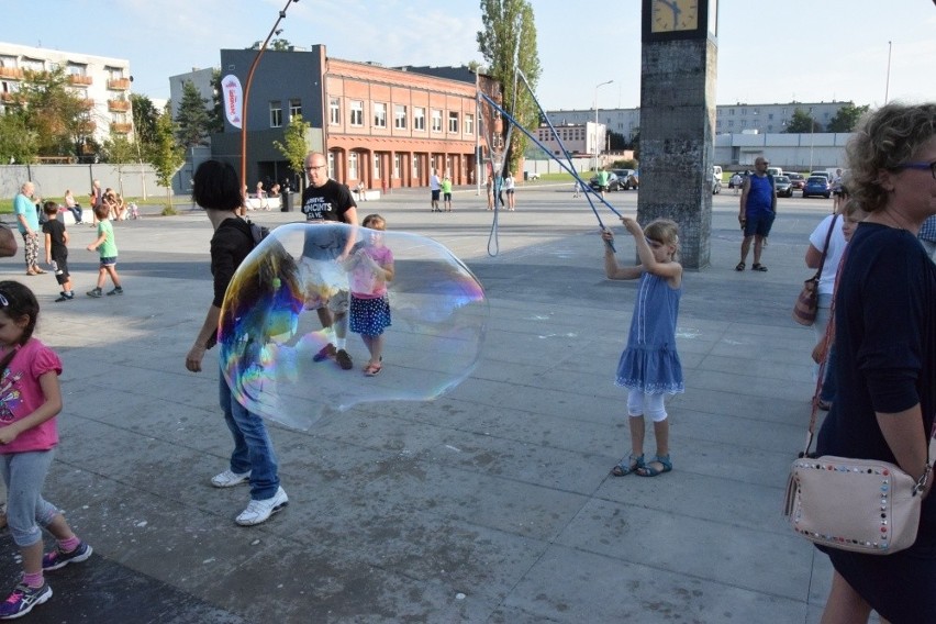 Wrocław: Dzieci znów grają w klasy i skaczą w gumę [ZDJĘCIA]